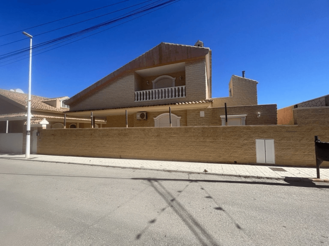 EXCLUSIEVE VILLA TE KOOP