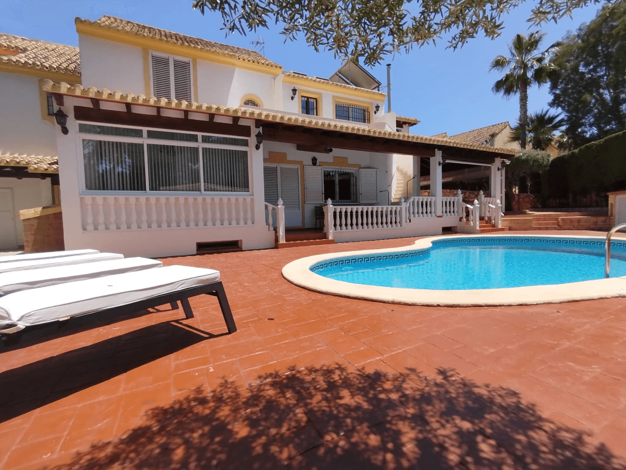EXCLUSIEVE VILLA TE KOOP